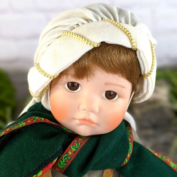 "The Little Drummer Boy" Ashton-Drake Galleries Porcelain Doll w/ Motion & Music - Picture 1 of 10
